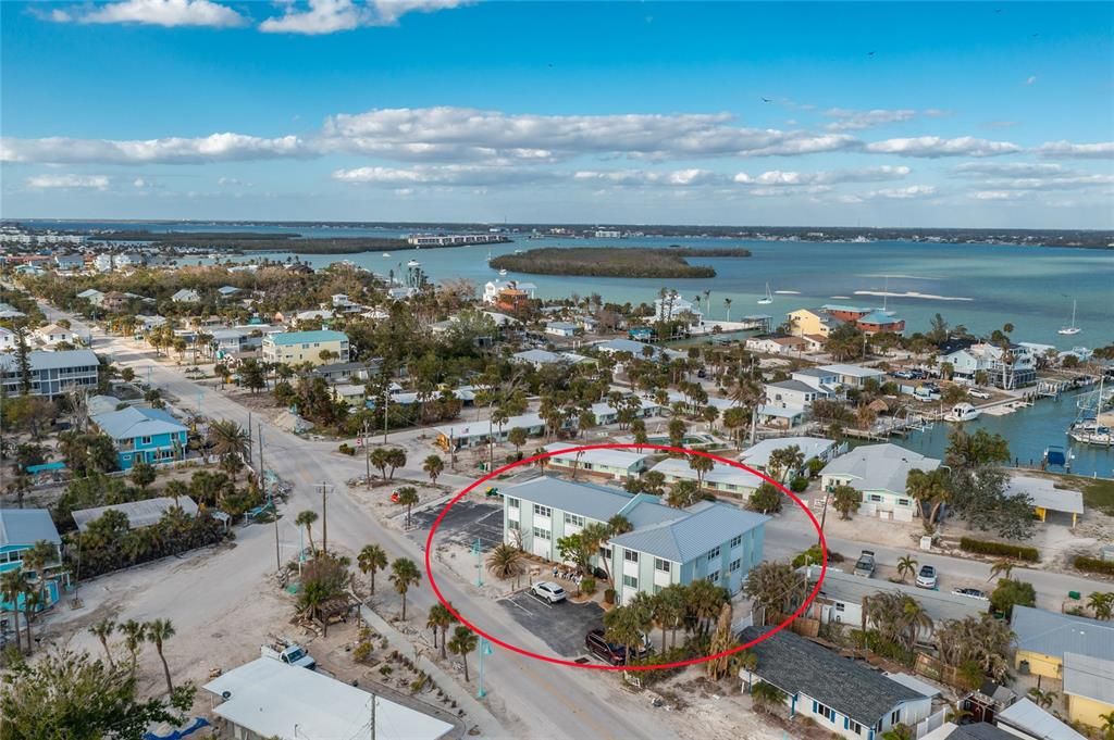 For Sale: $338,500 (2 beds, 2 baths, 754 Square Feet)