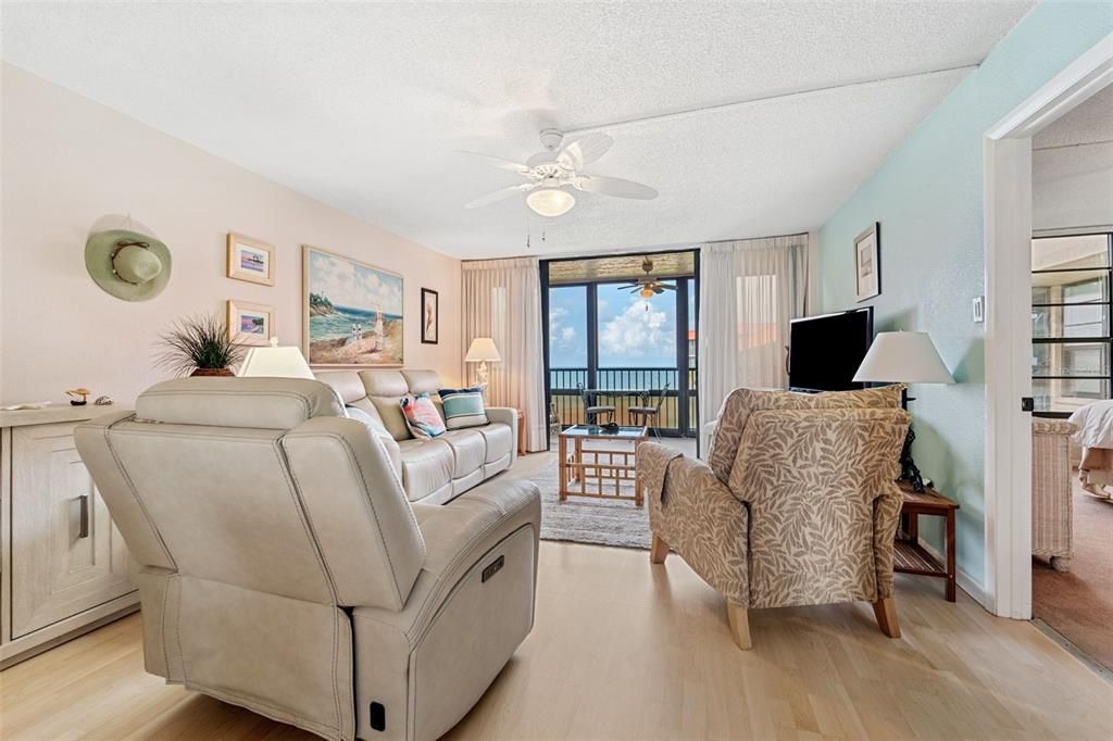 En Venta: $649,900 (2 camas, 2 baños, 1103 Pies cuadrados)