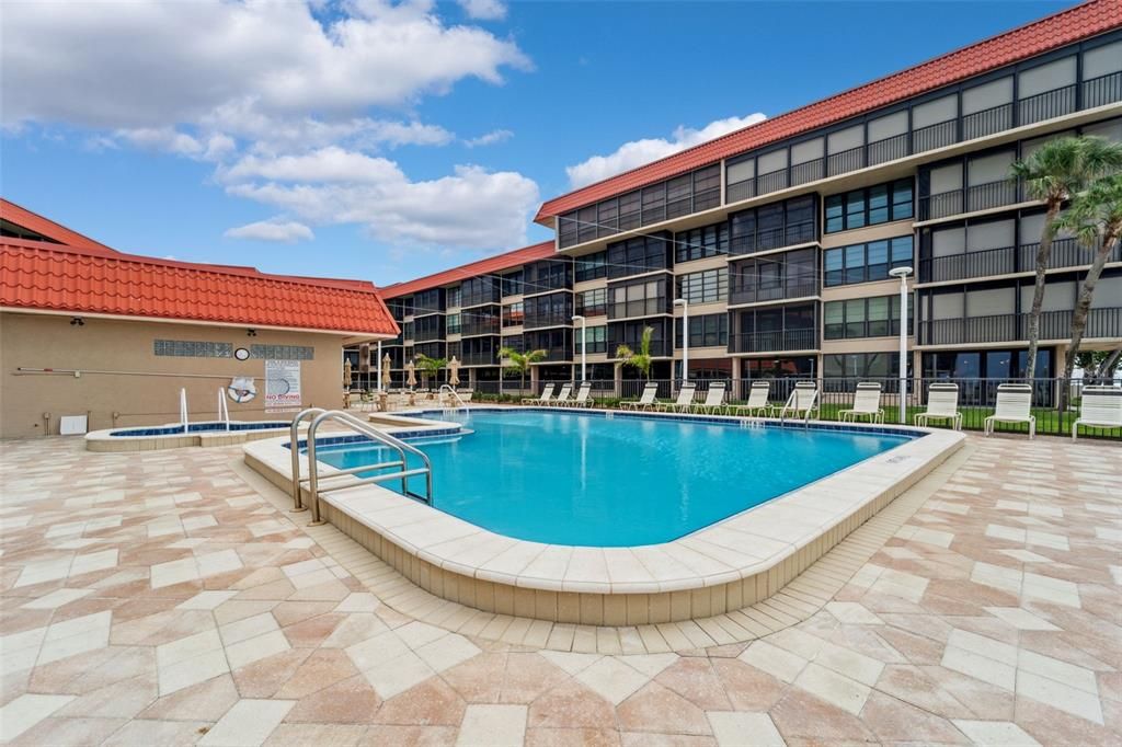 En Venta: $649,900 (2 camas, 2 baños, 1103 Pies cuadrados)