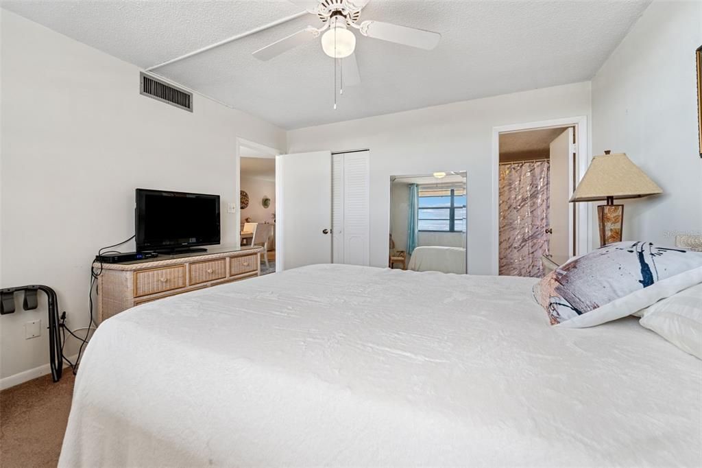 En Venta: $649,900 (2 camas, 2 baños, 1103 Pies cuadrados)