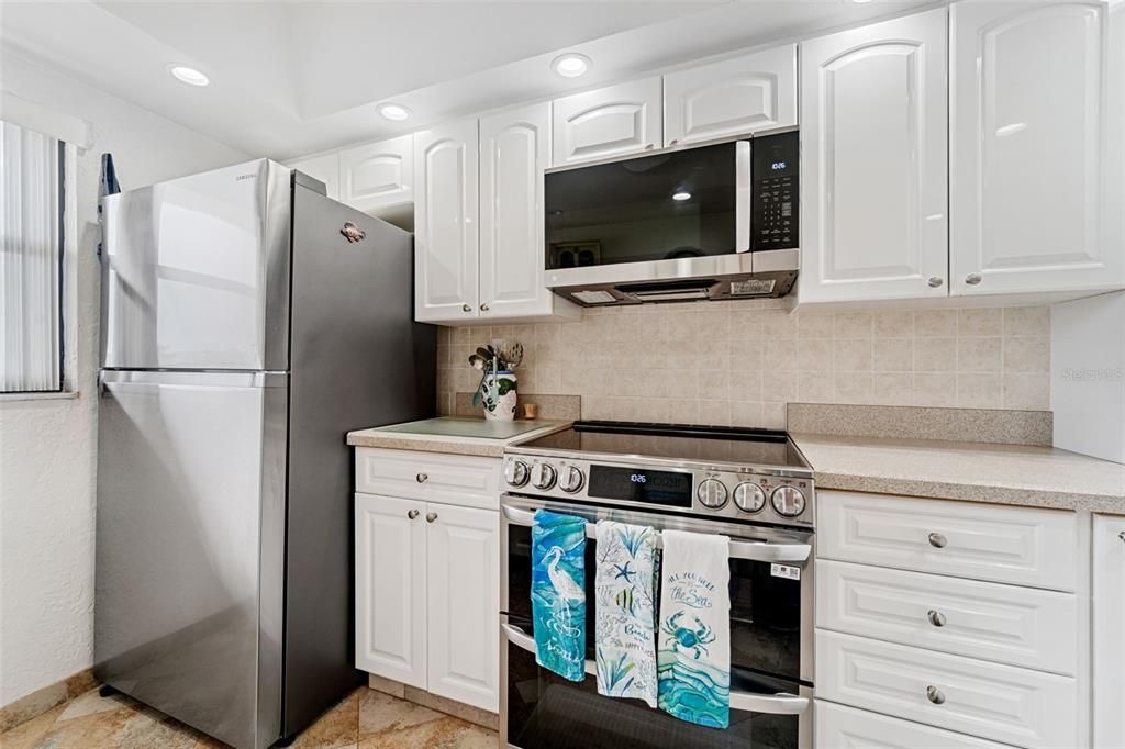 En Venta: $649,900 (2 camas, 2 baños, 1103 Pies cuadrados)