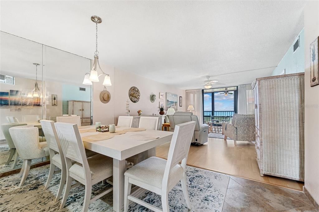 En Venta: $649,900 (2 camas, 2 baños, 1103 Pies cuadrados)