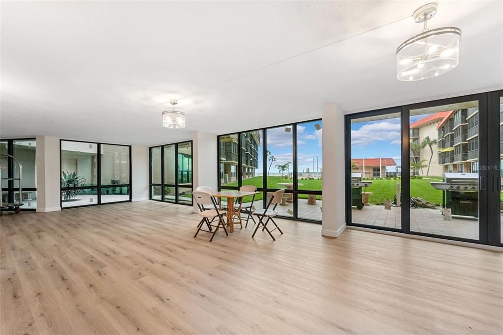 En Venta: $649,900 (2 camas, 2 baños, 1103 Pies cuadrados)