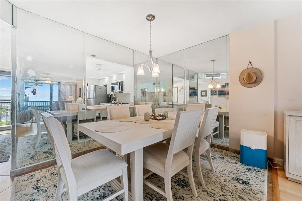 En Venta: $649,900 (2 camas, 2 baños, 1103 Pies cuadrados)