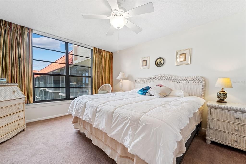 En Venta: $649,900 (2 camas, 2 baños, 1103 Pies cuadrados)