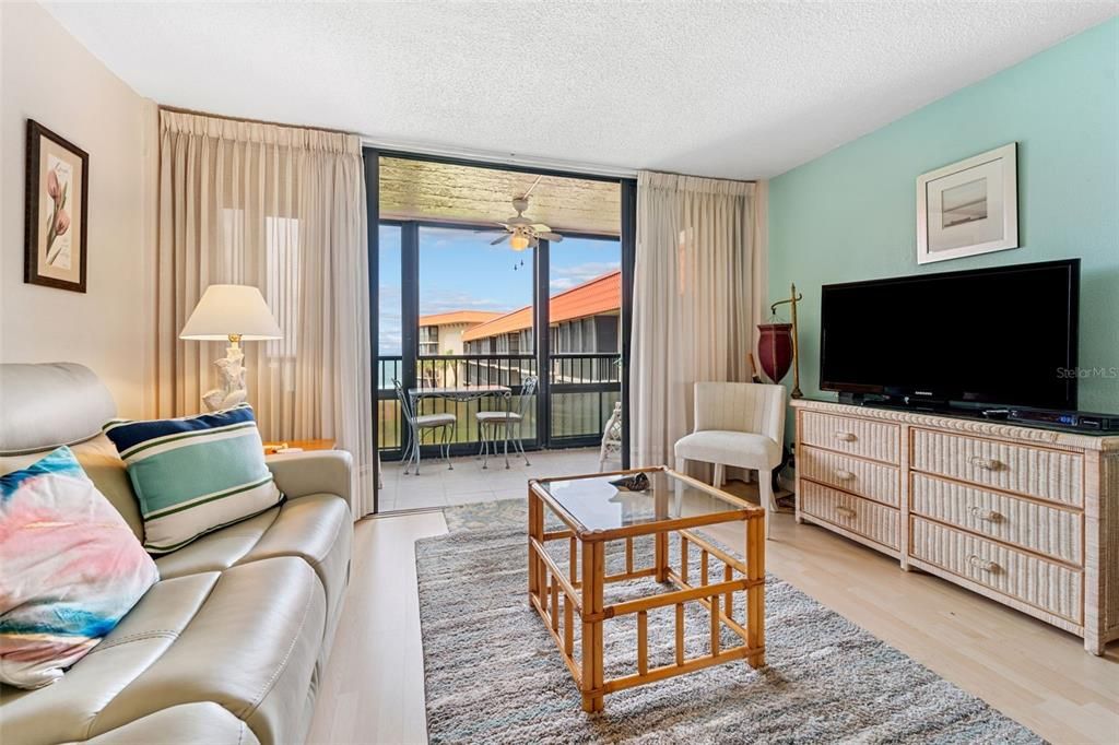 En Venta: $649,900 (2 camas, 2 baños, 1103 Pies cuadrados)