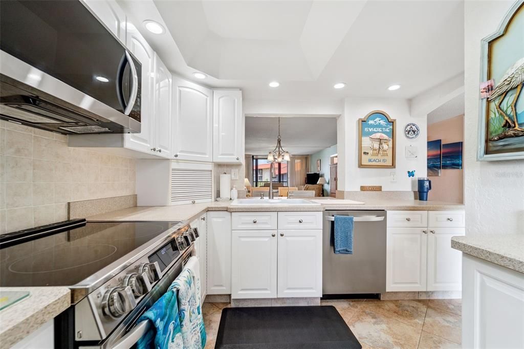 En Venta: $649,900 (2 camas, 2 baños, 1103 Pies cuadrados)