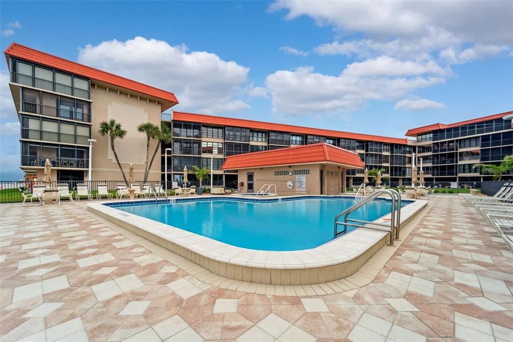 En Venta: $649,900 (2 camas, 2 baños, 1103 Pies cuadrados)