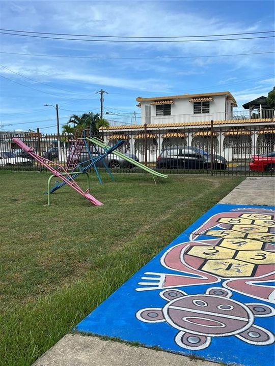 En Venta: $220,000 (3 camas, 2 baños, 1080 Pies cuadrados)