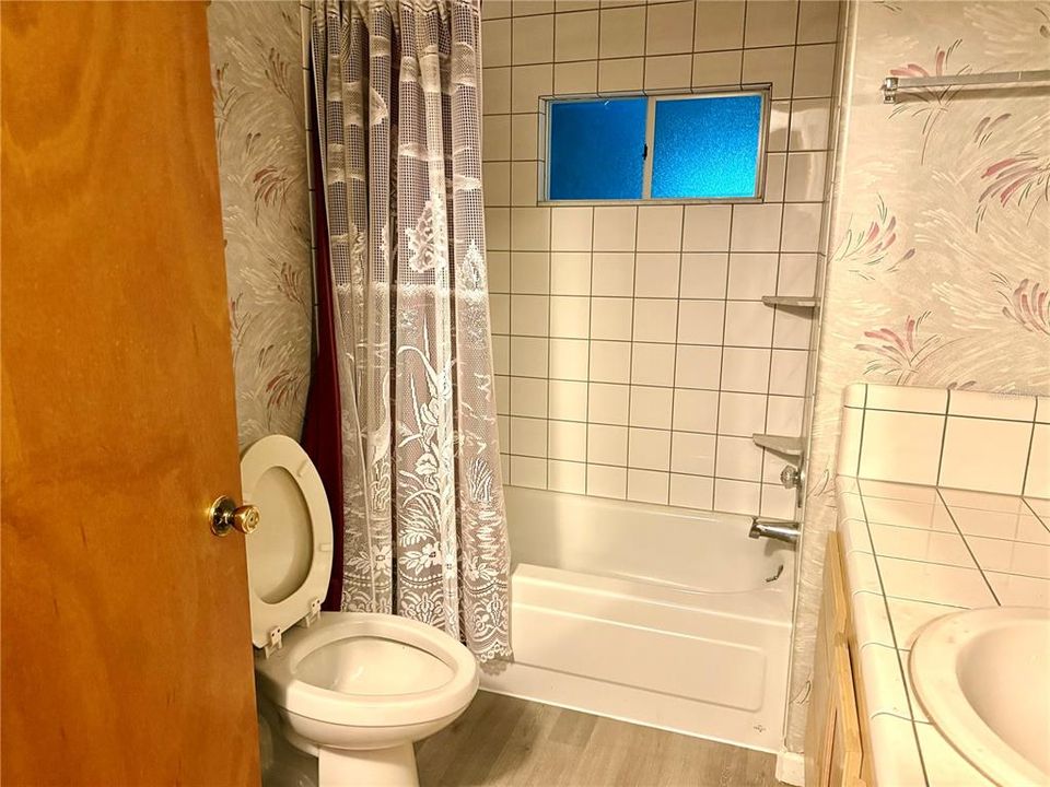 Active With Contract: $135,000 (2 beds, 2 baths, 966 Square Feet)