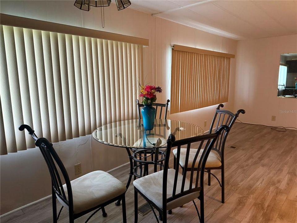 Active With Contract: $135,000 (2 beds, 2 baths, 966 Square Feet)