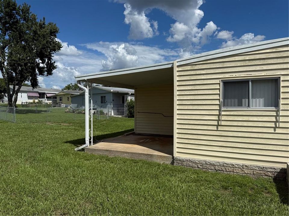 Active With Contract: $135,000 (2 beds, 2 baths, 966 Square Feet)