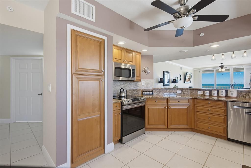 Active With Contract: $629,000 (3 beds, 3 baths, 2215 Square Feet)