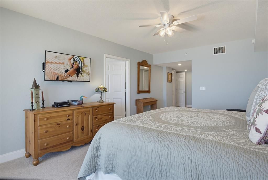 Active With Contract: $629,000 (3 beds, 3 baths, 2215 Square Feet)