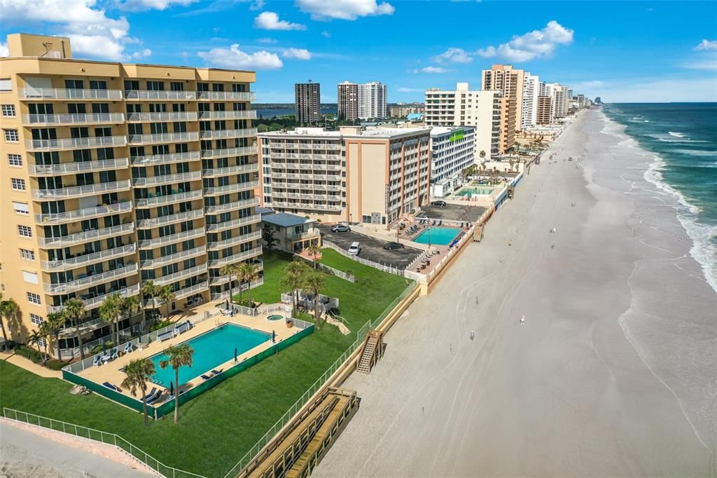 Active With Contract: $629,000 (3 beds, 3 baths, 2215 Square Feet)