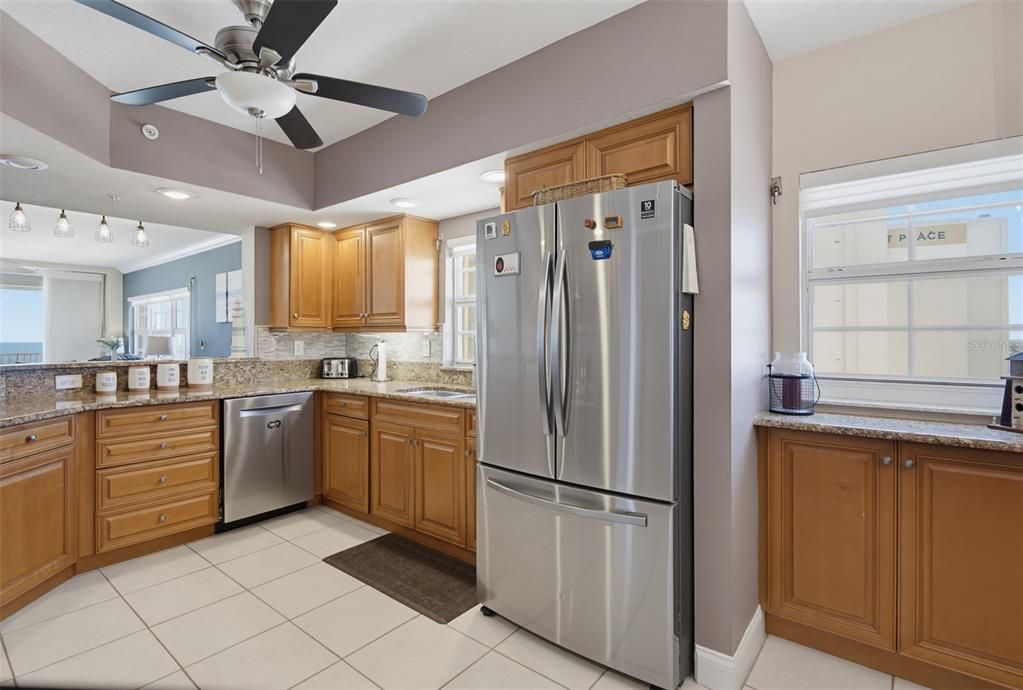 Active With Contract: $629,000 (3 beds, 3 baths, 2215 Square Feet)