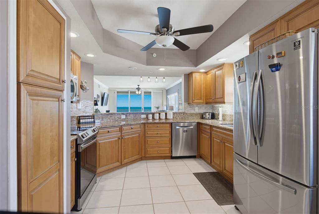 Active With Contract: $629,000 (3 beds, 3 baths, 2215 Square Feet)