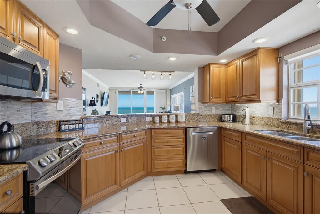 Active With Contract: $629,000 (3 beds, 3 baths, 2215 Square Feet)