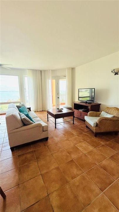 En Venta: $745,000 (2 camas, 2 baños, 0 Pies cuadrados)