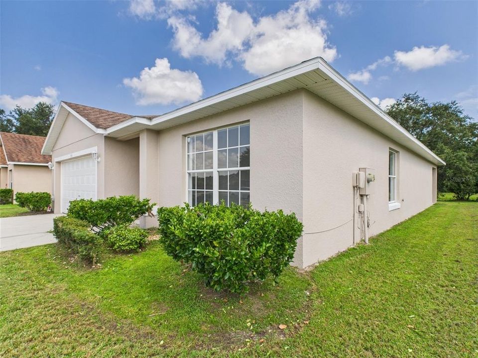 Active With Contract: $349,900 (3 beds, 2 baths, 1438 Square Feet)