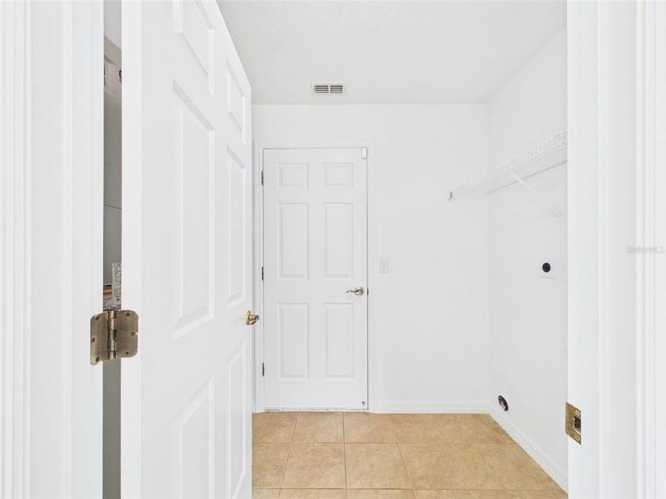 Active With Contract: $349,900 (3 beds, 2 baths, 1438 Square Feet)