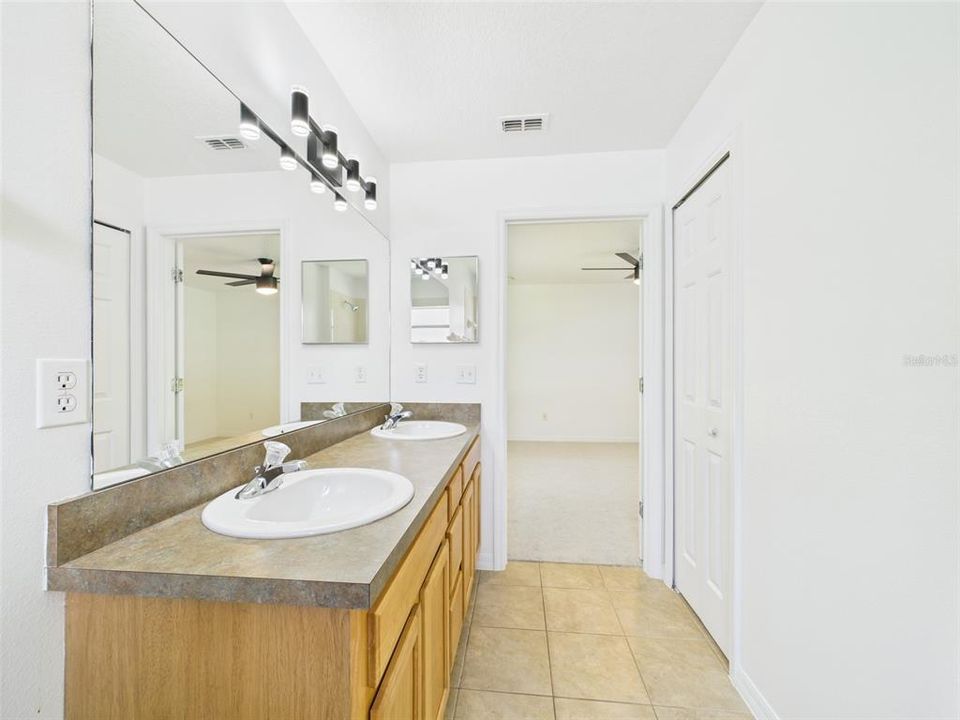 Active With Contract: $349,900 (3 beds, 2 baths, 1438 Square Feet)