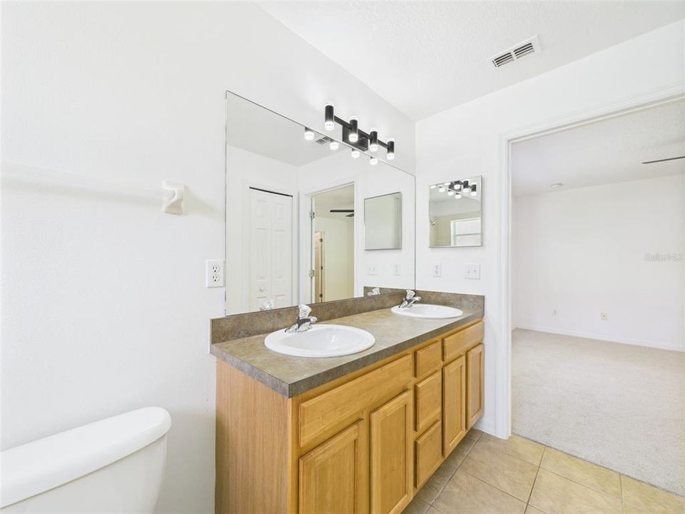 Active With Contract: $349,900 (3 beds, 2 baths, 1438 Square Feet)