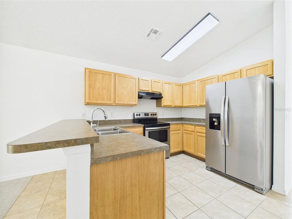 Active With Contract: $349,900 (3 beds, 2 baths, 1438 Square Feet)