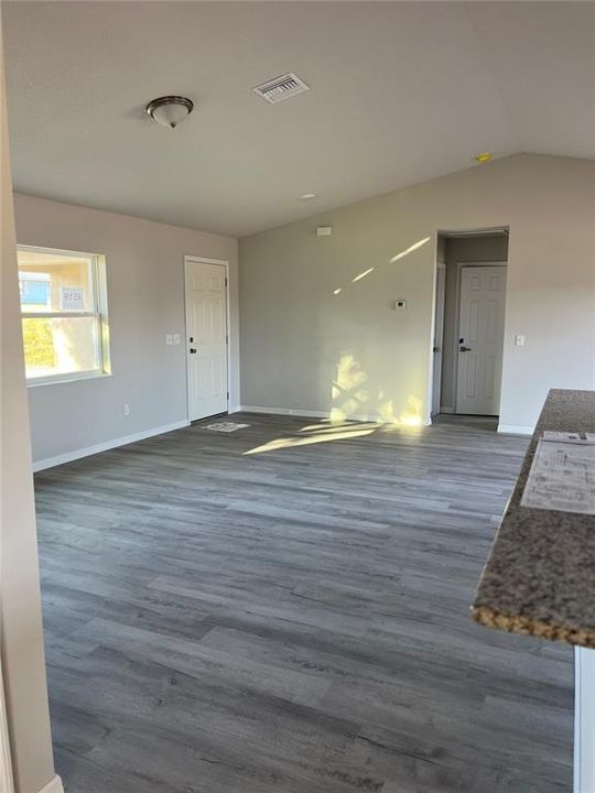 待售: $230,000 (3 贝兹, 2 浴室, 1347 平方英尺)