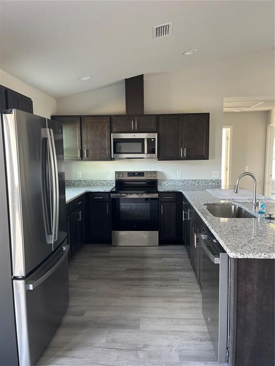 待售: $230,000 (3 贝兹, 2 浴室, 1347 平方英尺)