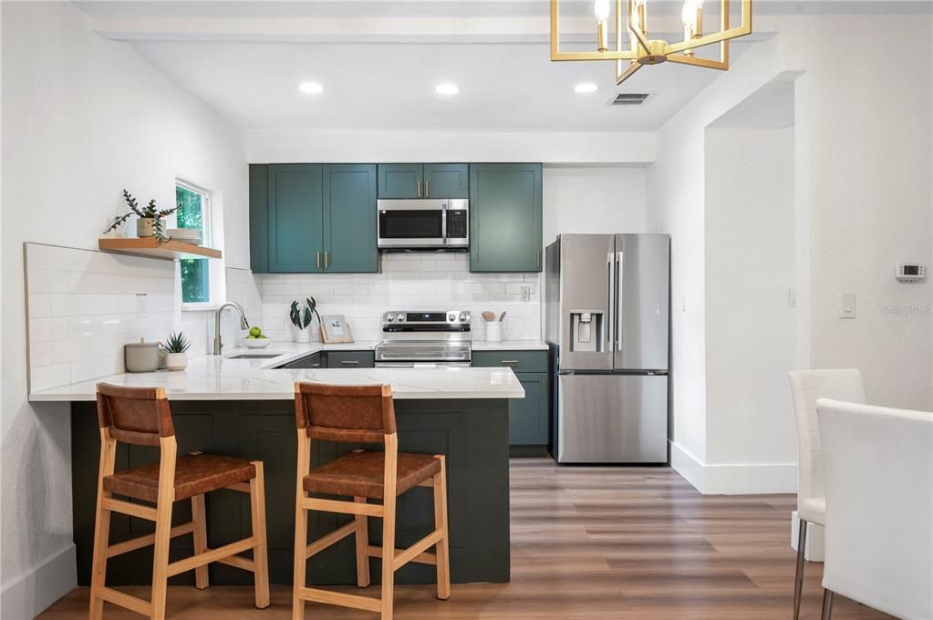 Activo con contrato: $269,900 (4 camas, 3 baños, 1728 Pies cuadrados)