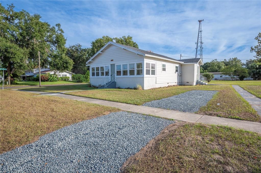 Activo con contrato: $269,900 (4 camas, 3 baños, 1728 Pies cuadrados)