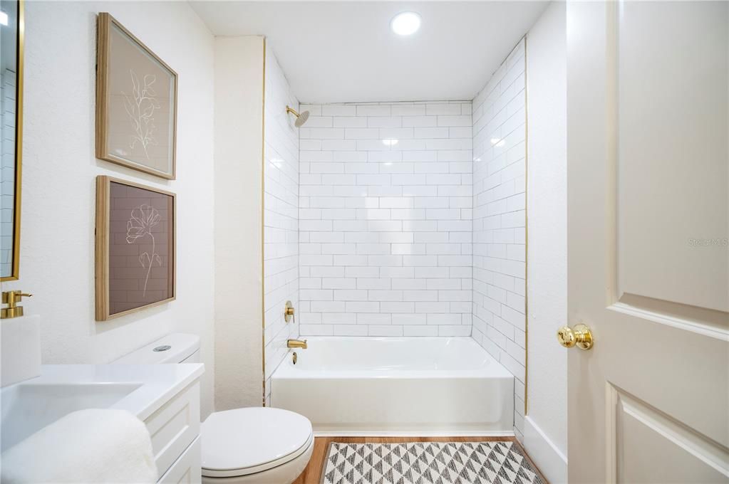 Activo con contrato: $269,900 (4 camas, 3 baños, 1728 Pies cuadrados)