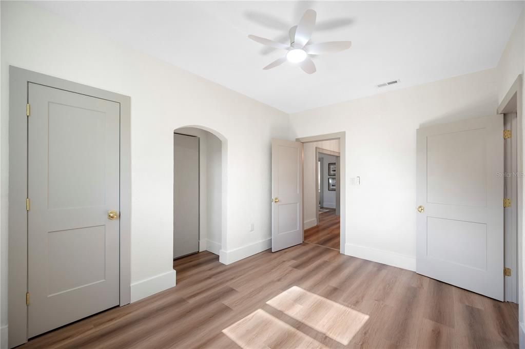 Activo con contrato: $269,900 (4 camas, 3 baños, 1728 Pies cuadrados)