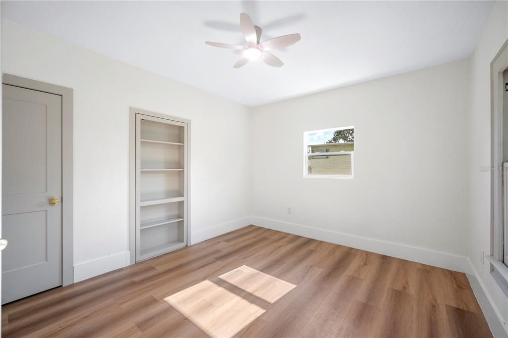 Activo con contrato: $269,900 (4 camas, 3 baños, 1728 Pies cuadrados)