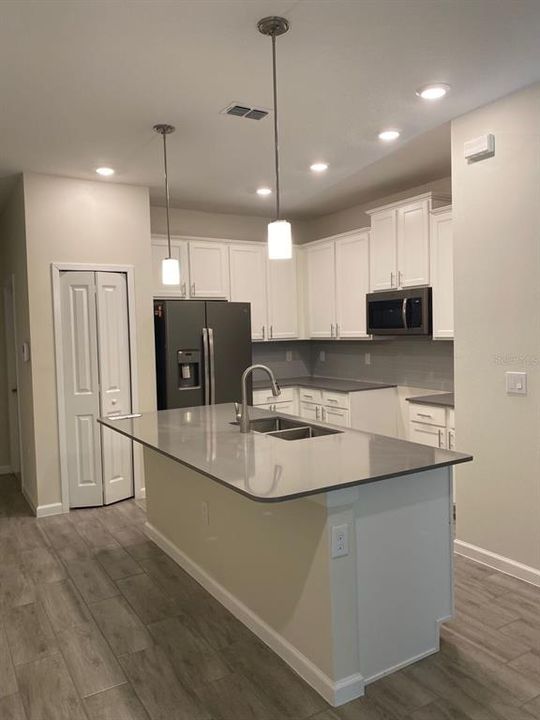 Active With Contract: $2,000 (3 beds, 2 baths, 1296 Square Feet)