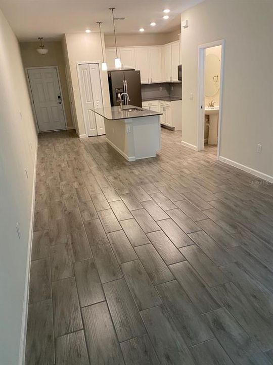 Active With Contract: $2,000 (3 beds, 2 baths, 1296 Square Feet)