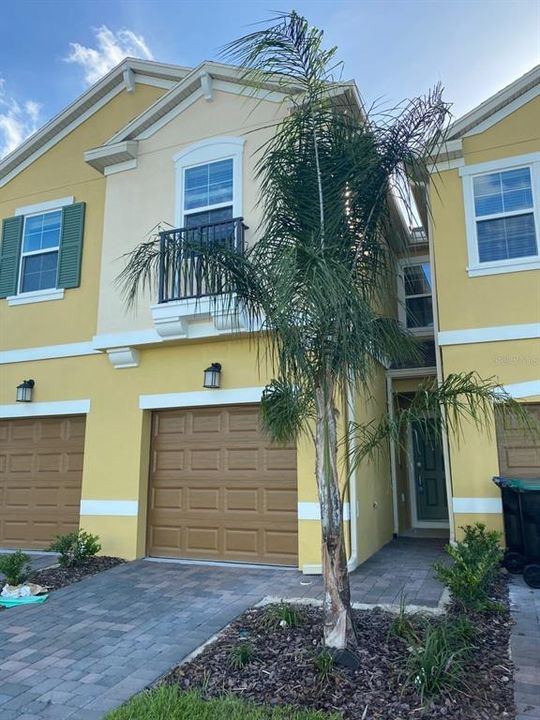 Active With Contract: $2,000 (3 beds, 2 baths, 1296 Square Feet)