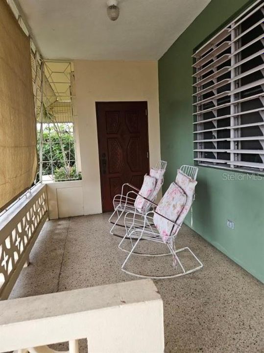 Под контрактом: $180,000 (3 спален, 1 ванн, 1900 Квадратных фут)