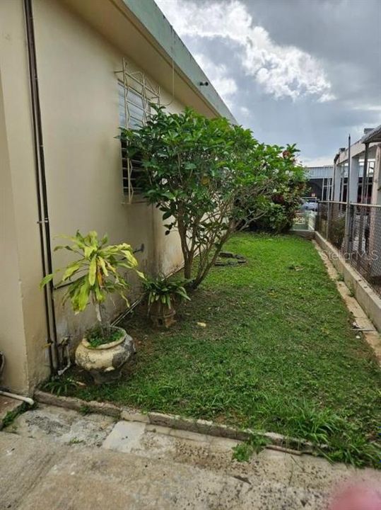 Под контрактом: $180,000 (3 спален, 1 ванн, 1900 Квадратных фут)