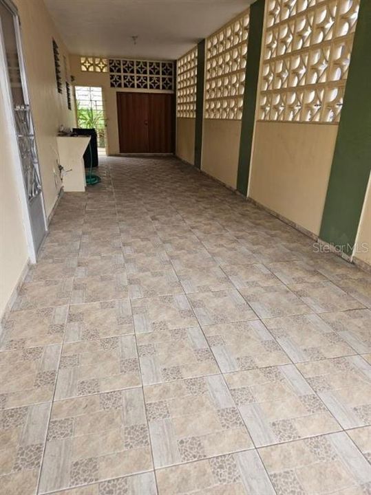 Под контрактом: $180,000 (3 спален, 1 ванн, 1900 Квадратных фут)