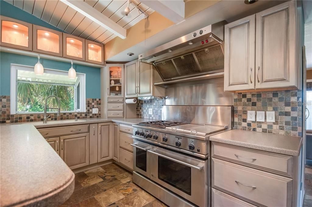 На продажу: $750,000 (5 спален, 4 ванн, 3723 Квадратных фут)