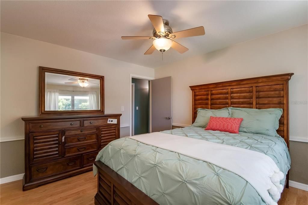 На продажу: $750,000 (5 спален, 4 ванн, 3723 Квадратных фут)