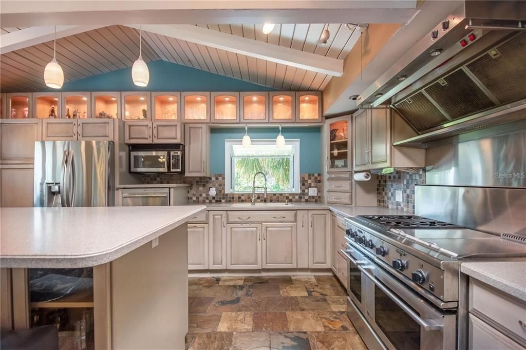 На продажу: $750,000 (5 спален, 4 ванн, 3723 Квадратных фут)