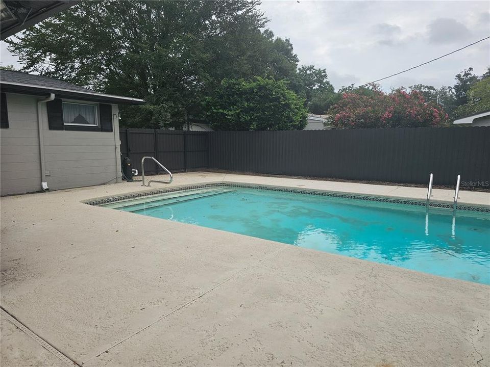 Activo con contrato: $234,000 (3 camas, 2 baños, 1624 Pies cuadrados)