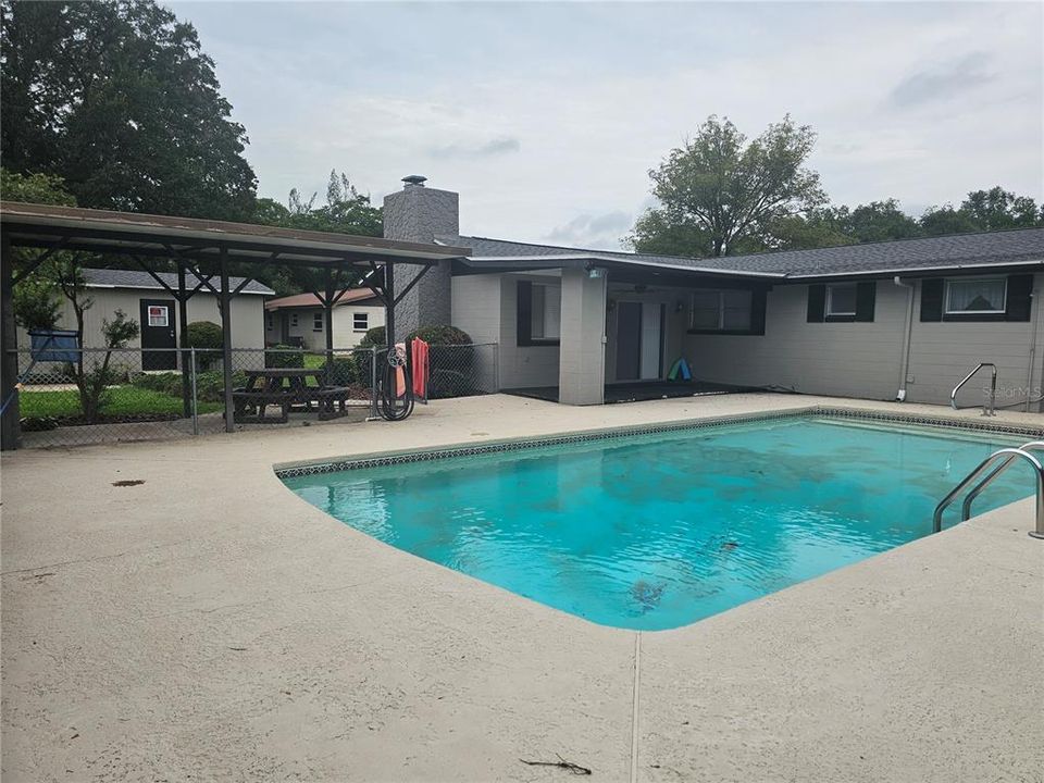 Activo con contrato: $234,000 (3 camas, 2 baños, 1624 Pies cuadrados)