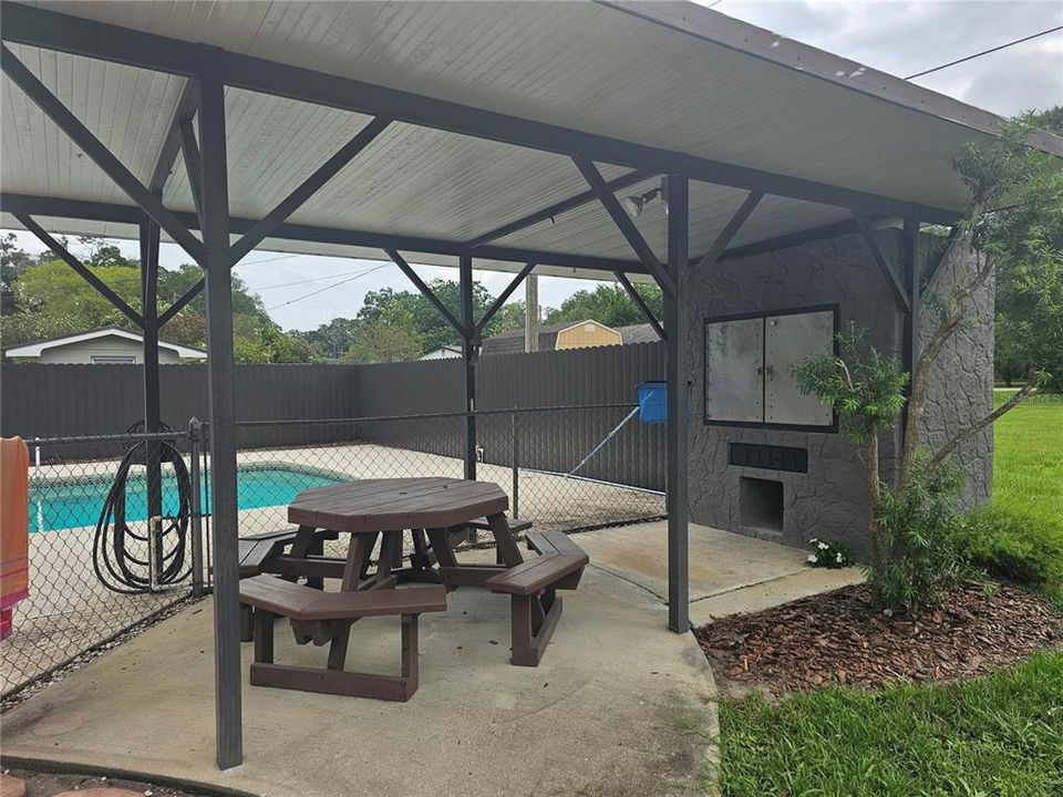 Activo con contrato: $234,000 (3 camas, 2 baños, 1624 Pies cuadrados)