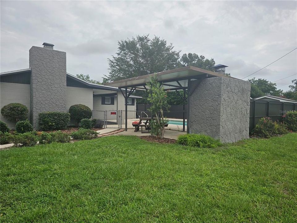 Activo con contrato: $234,000 (3 camas, 2 baños, 1624 Pies cuadrados)