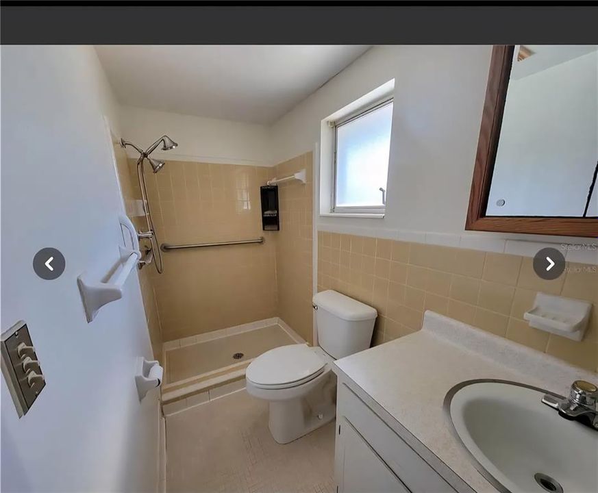 Activo con contrato: $234,000 (3 camas, 2 baños, 1624 Pies cuadrados)