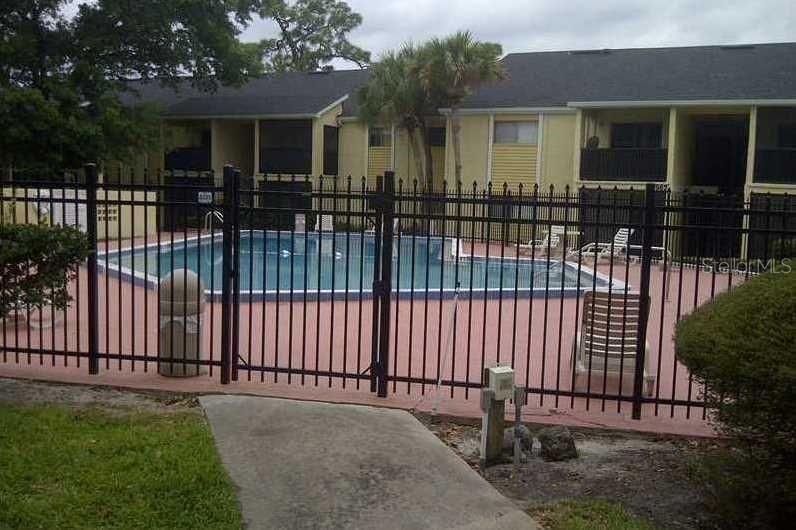 For Sale: $135,000 (2 beds, 1 baths, 826 Square Feet)